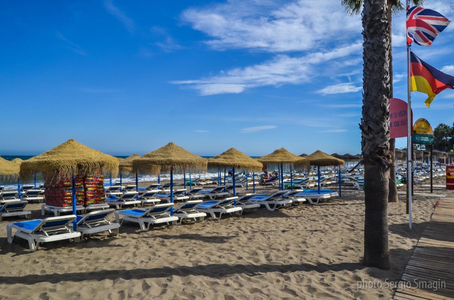 Los Patos I Apartamentos - Segunda Linea De Playa - Parking Gratis - Piscina بينالماذينا المظهر الخارجي الصورة